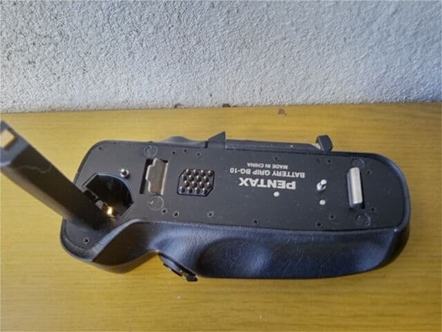 ペンタックスMZ-SバッテリーグリップBG-10とワイヤレスレリーズ付