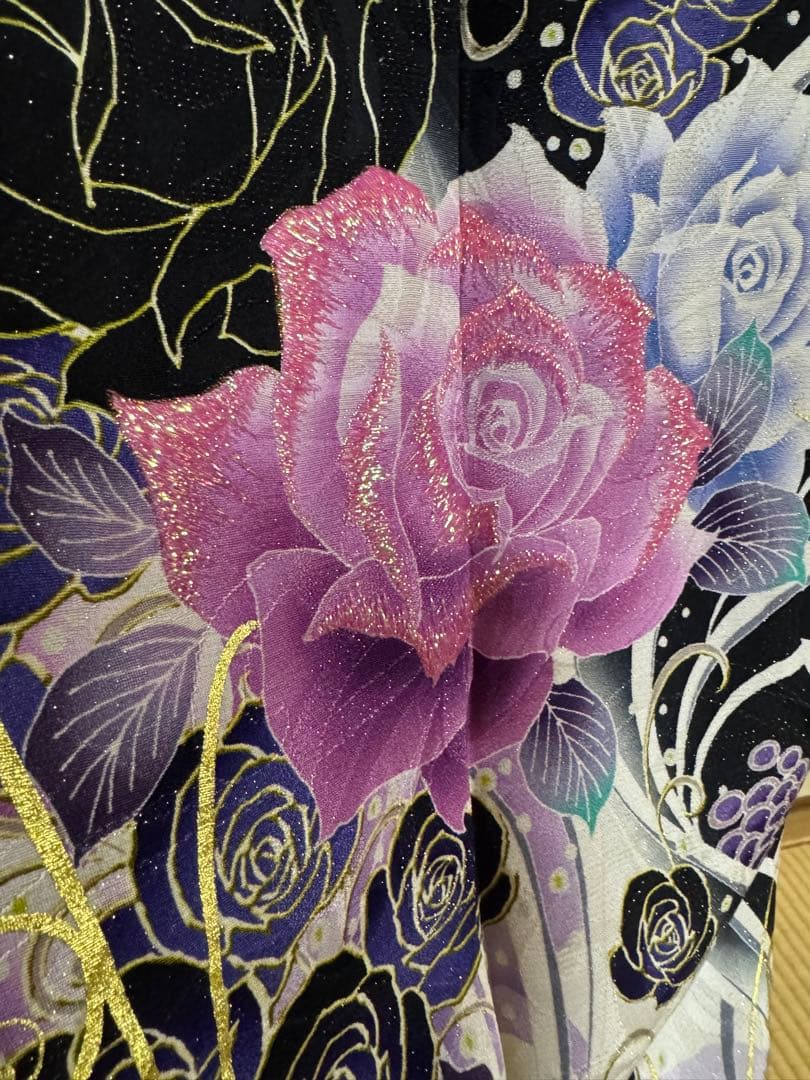 最終ねは引き 振袖 黒と紫の花柄