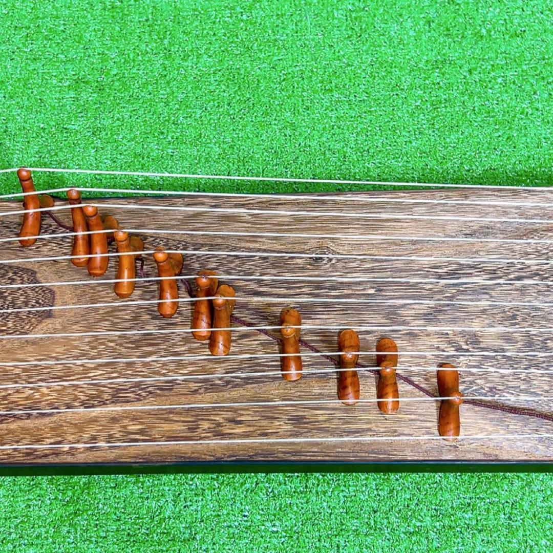 伽琴 カヤグム 和楽器 弦楽器 民族楽器 韓国 12弦 ケース付き