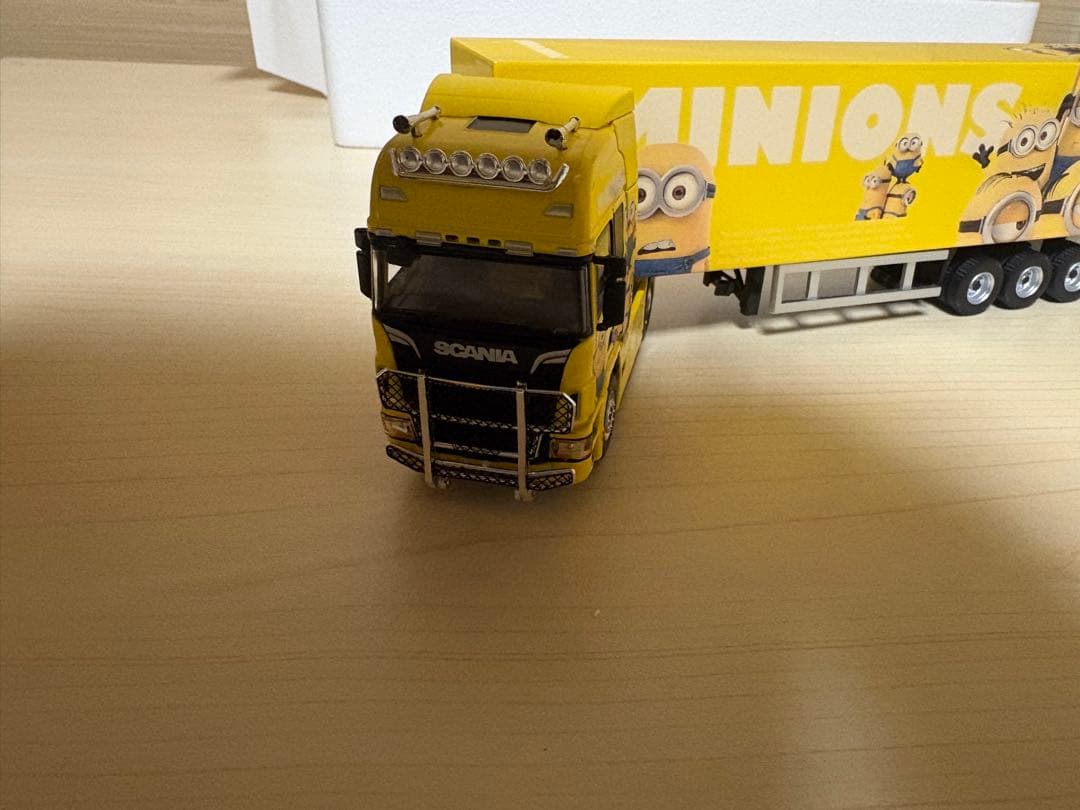 COOL CAR ミニオン トレーラー 1:64