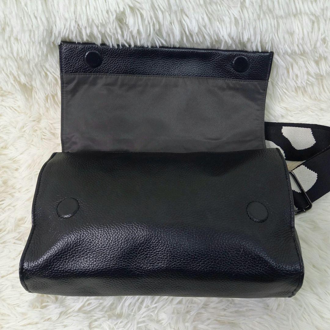 【美品】イアパピヨネ 柄ワイドテープショルダーバッグ ダルメシアン ブラック 黒