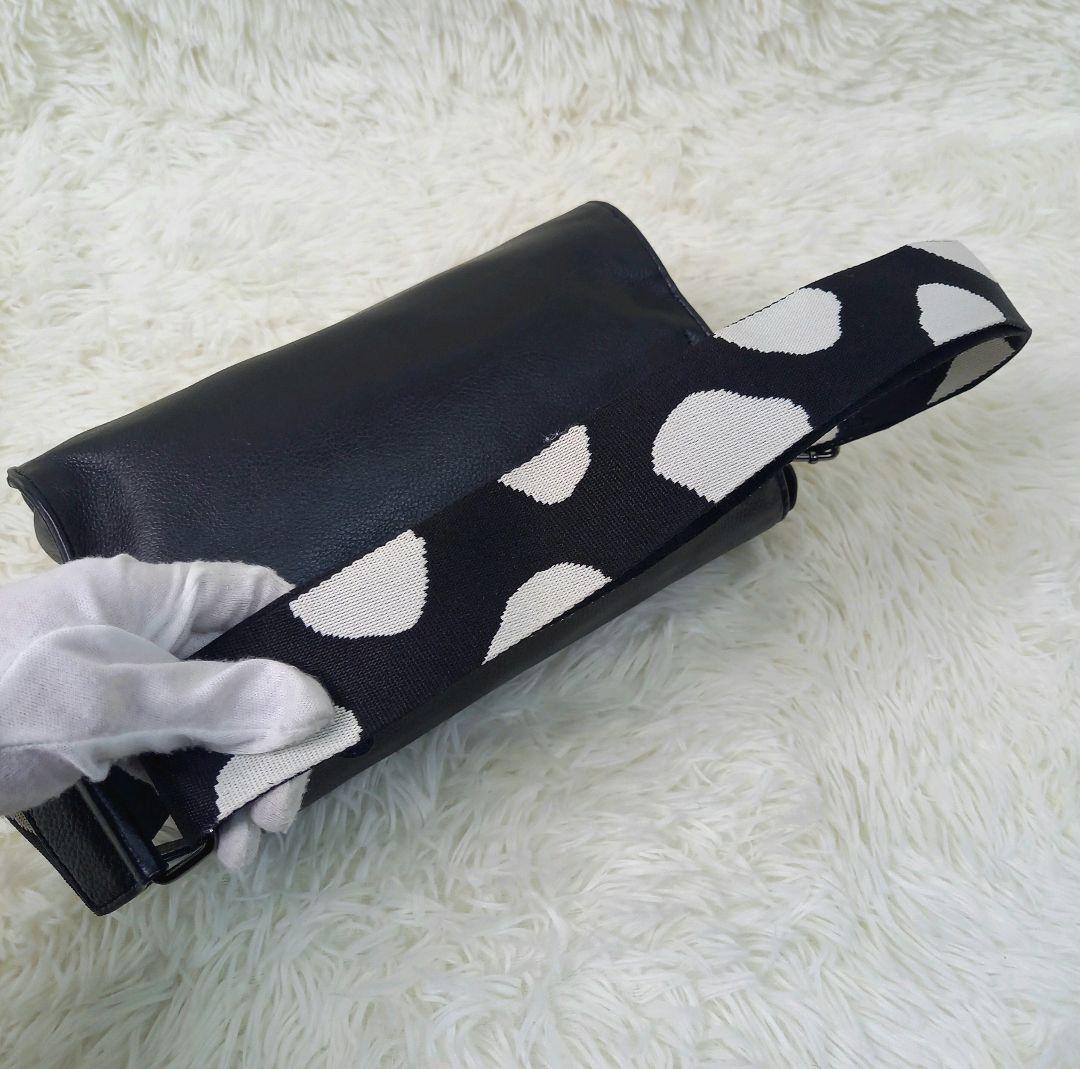 【美品】イアパピヨネ 柄ワイドテープショルダーバッグ ダルメシアン ブラック 黒