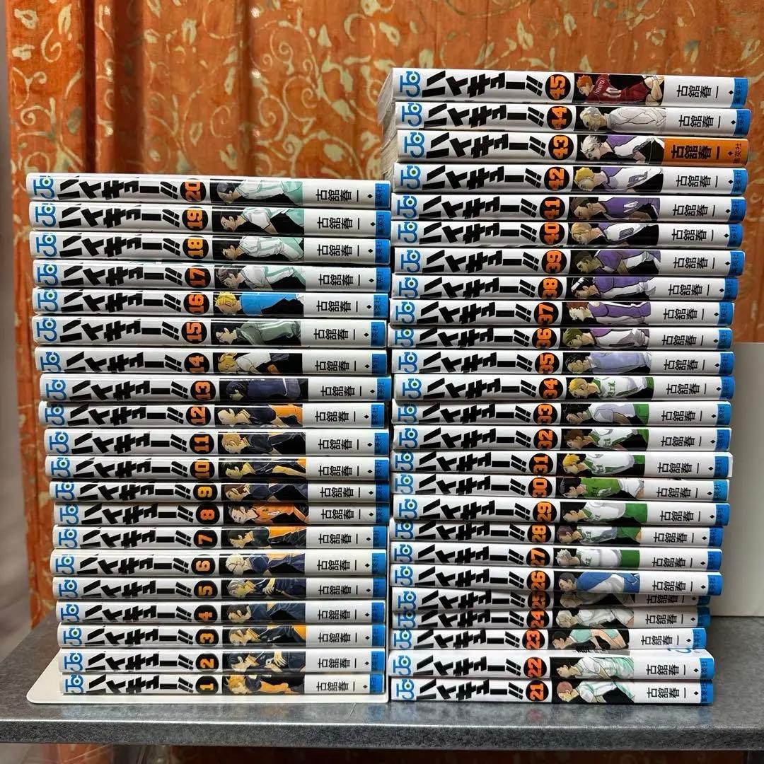 新品3冊あり 宇宙兄弟 全巻セット 1〜45巻 +2冊 名言ピンバッジ付き