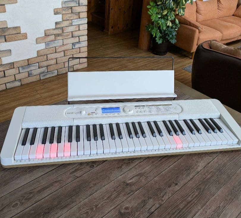 美品 カシオ 光ナビゲーションキーボード LK-536 2023年製 CASIO