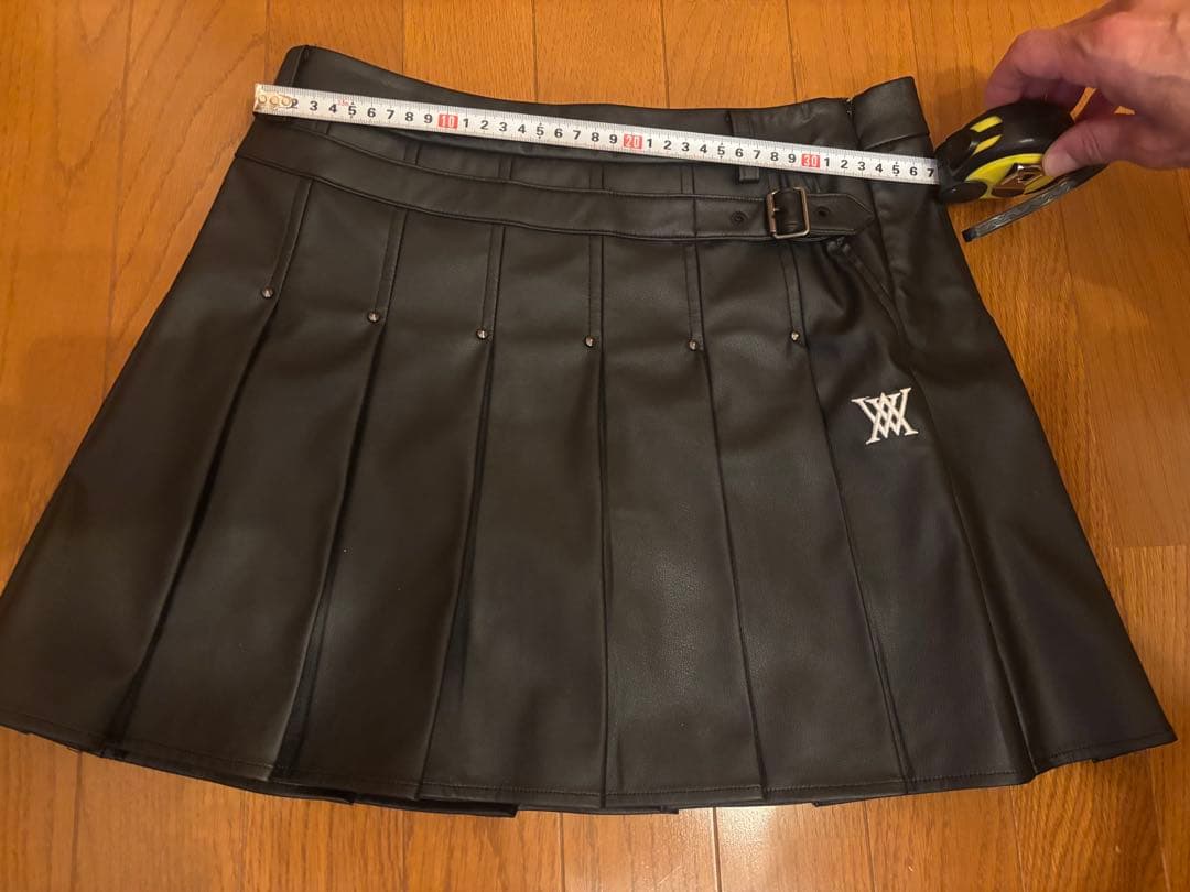 アニユーゴルフ　黒いプリーツスカート 合成皮革 ウエスト67センチ