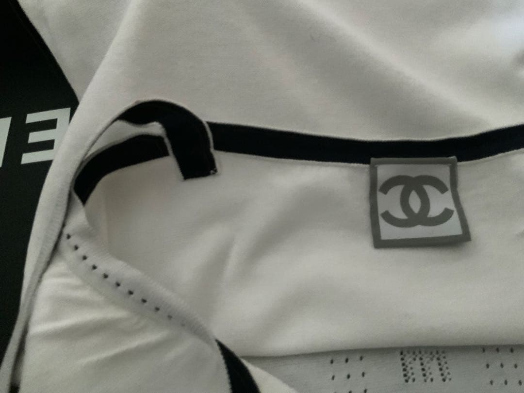シャネルホワイトキャミソール ロゴ　36