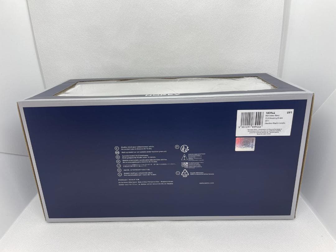 304-031 ノレブ 1/18 メルセデスベンツ CLS Shooting