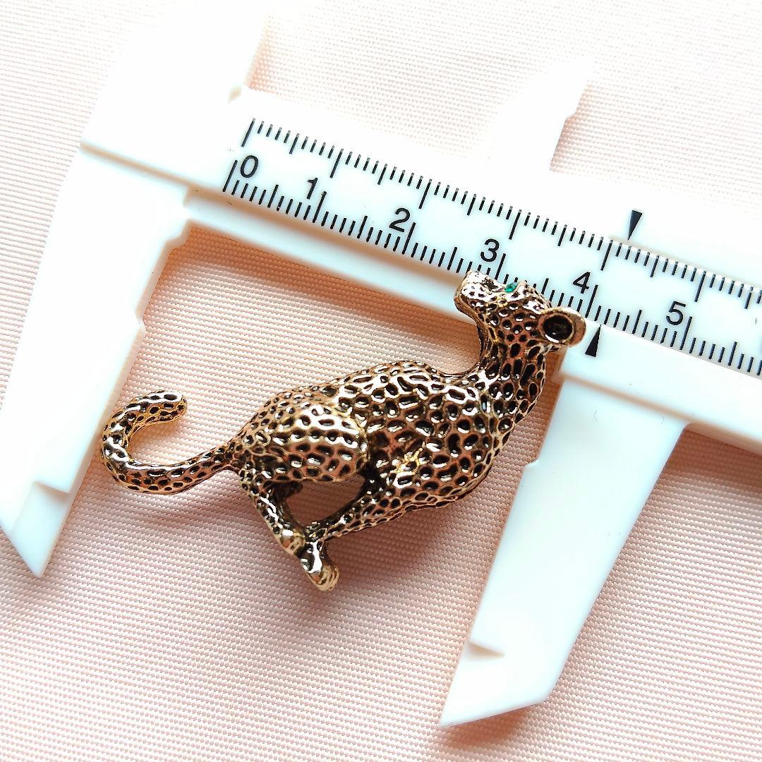 ヴィンテージ調 ヒョウ ブローチ エメラルドアイ アニマルモチーフ