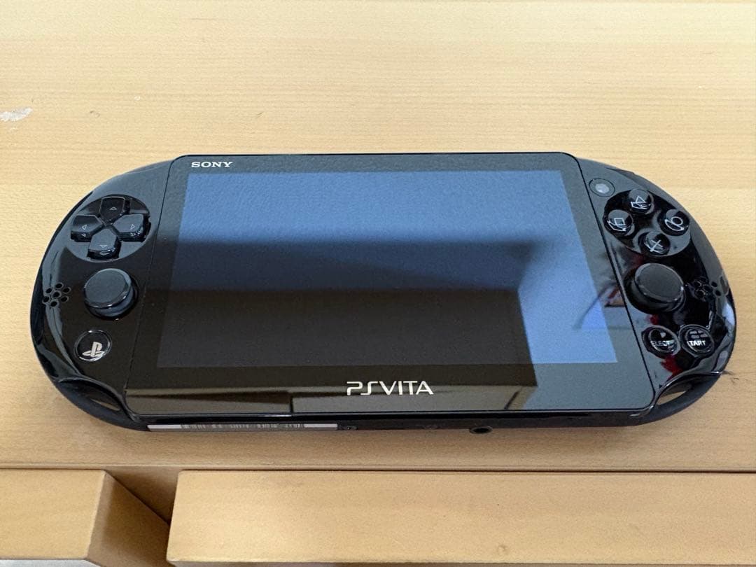 PlayStation®Vita（PCH-2000シリーズ） Wi-Fiモデル…
