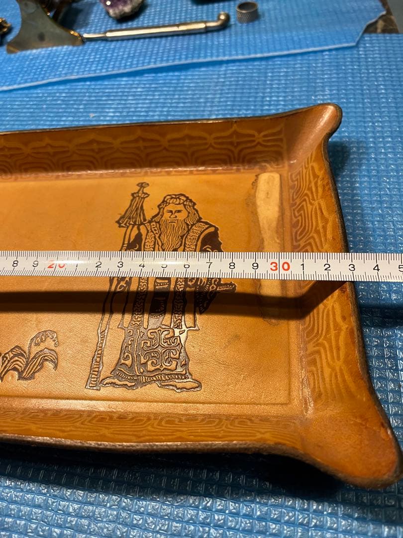 アイヌ民芸品、アイヌ革のトレイ、革のお盆、アイヌ小物入れ