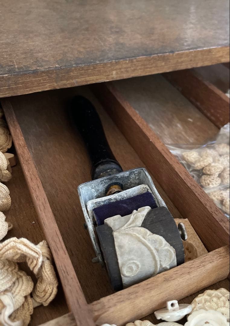 英国 イギリス アンティーク サイドボード キャビネット ツイスト