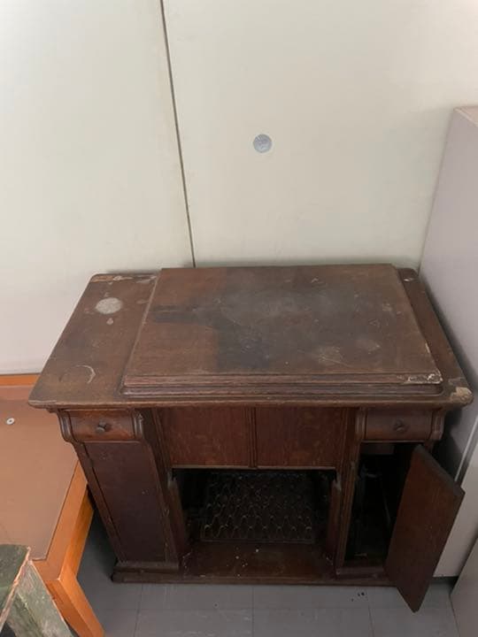 SINGER(シンガー )社製のアンティークミシンです。 SINGER シンガーミシン /SM-35B – 神戸アンティークウェアハウス