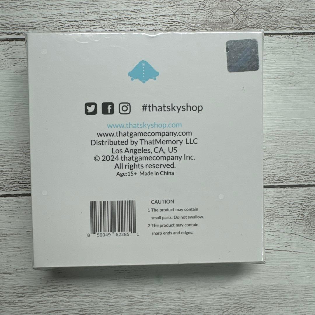 Sky星を紡ぐこどもたち ピンバッジ 聖なる雪花ケープ - メルカリ