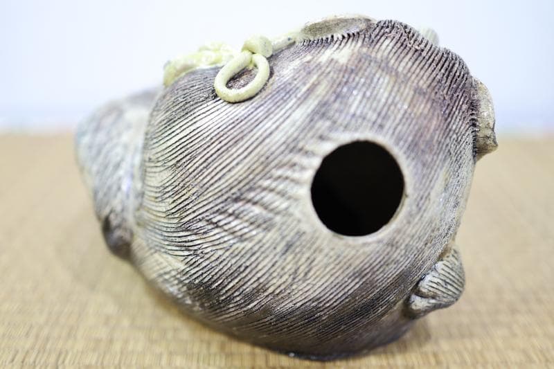 ◇信楽焼 珍しい女の狸さん 長さ32㎝ 置物