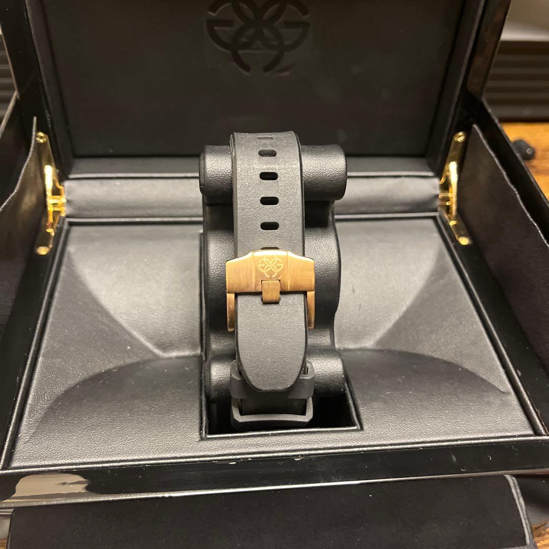 golden concept 44mm ローズゴールド×ブラックシリコン