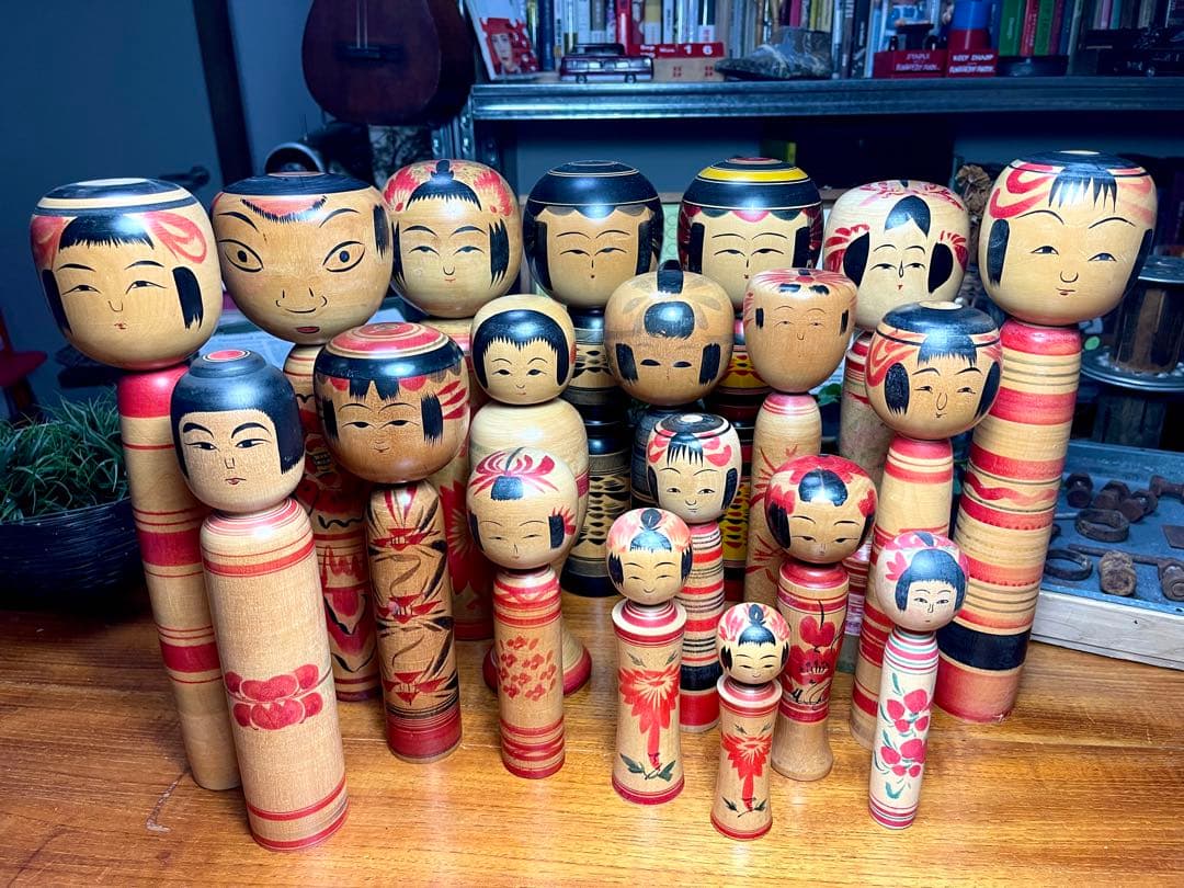 様々な作家・系統の『伝統こけし』全19体