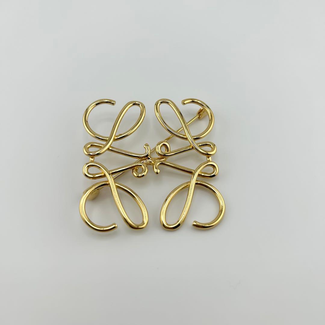 ✨未使用級・箱保存袋付き✨ LOEWE ロエベ ブローチ アナグラム