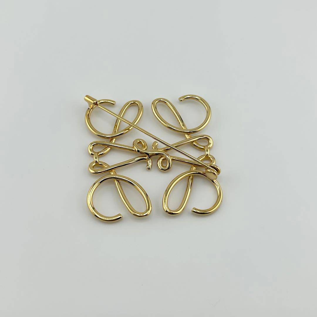 ✨未使用級・箱保存袋付き✨ LOEWE ロエベ ブローチ アナグラム