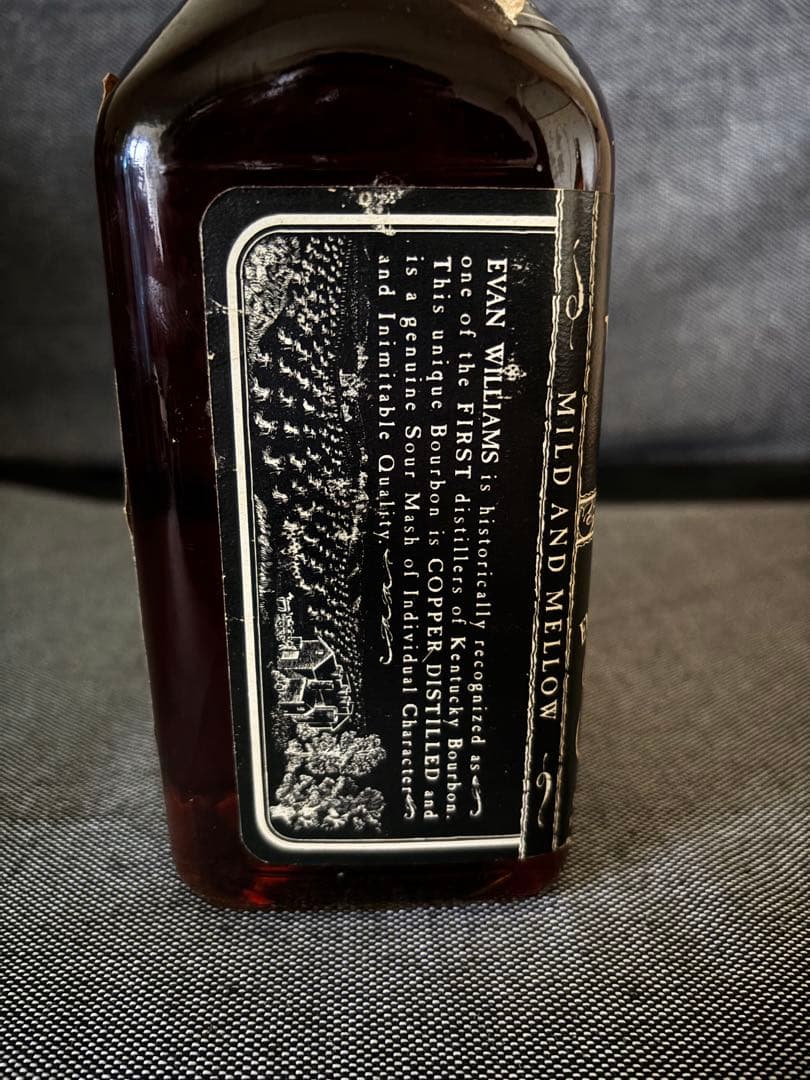 エヴァン・ウィリアムス 8年 ブラックラベル 90プルーフ 特級 未開封