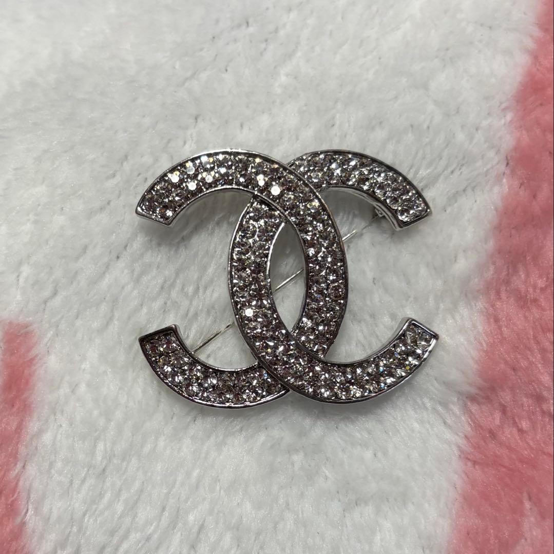 CHANEL CCロゴ シルバー ブローチ ノベルティ - メルカリ