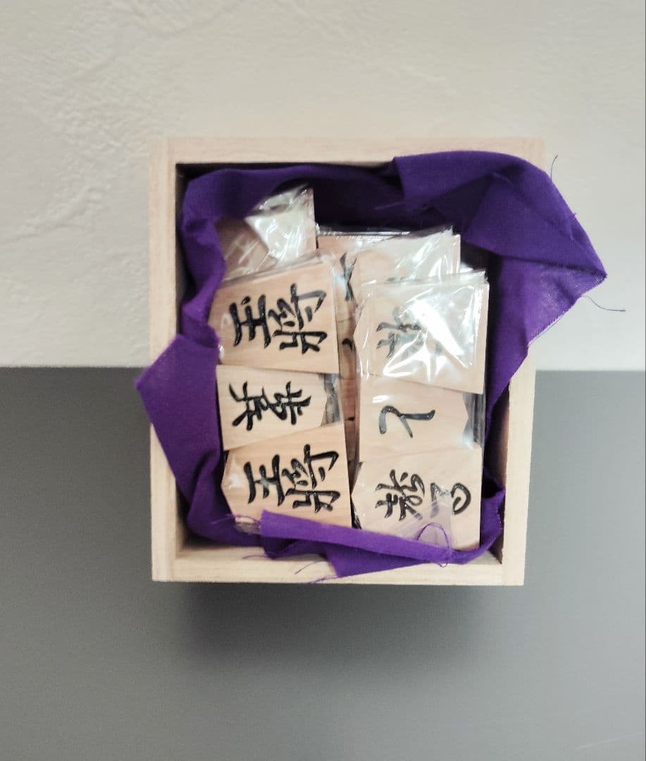 美品】将棋駒 斧折（おのおれ）上彫 桐箱入り 仙佳（せんか）作 木製