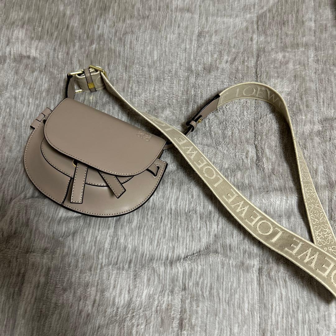 LOEWE ゲートショルダーバッグ ベージュ　スモール