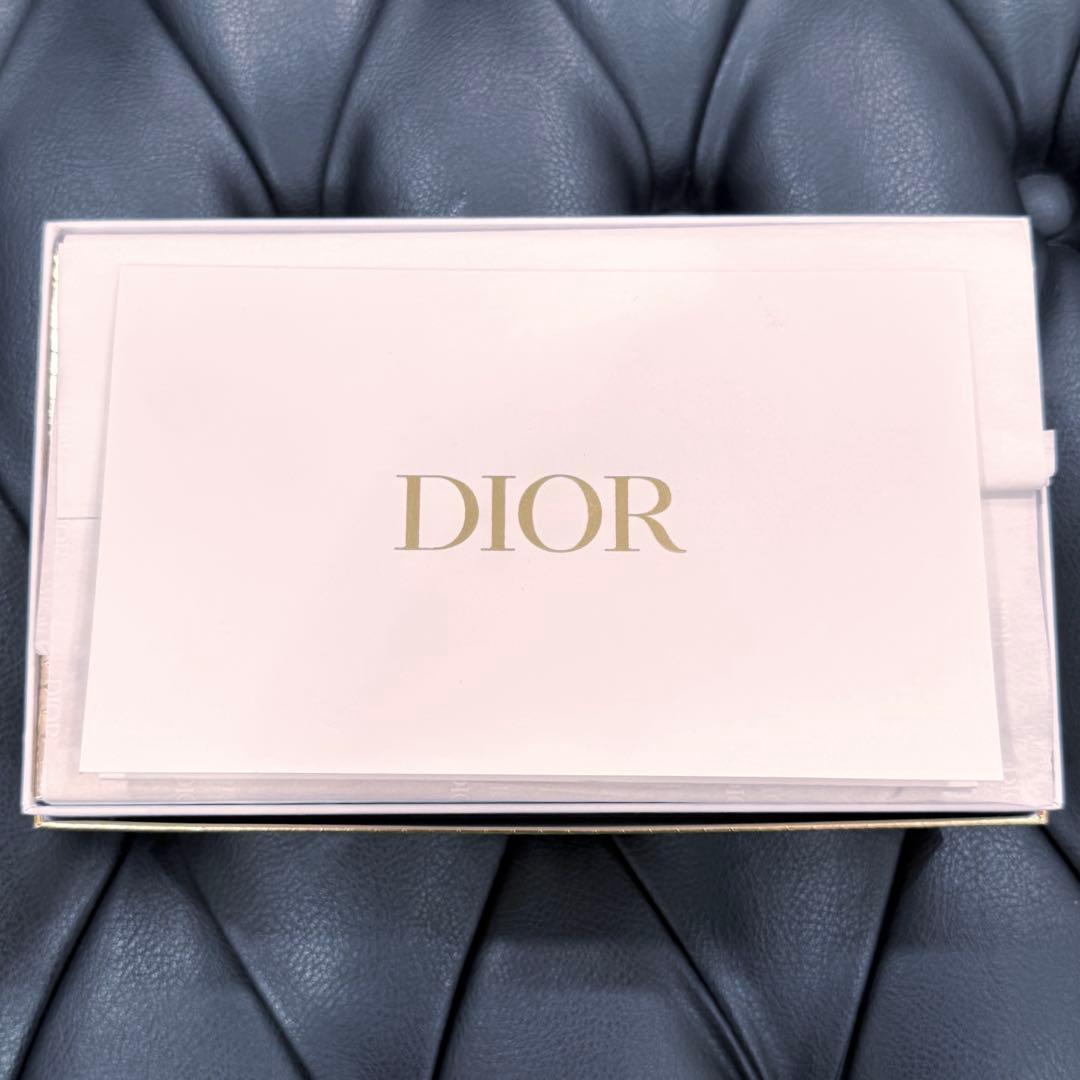 Dior 2025 クリスマスコフレ ポーチセット - メルカリ