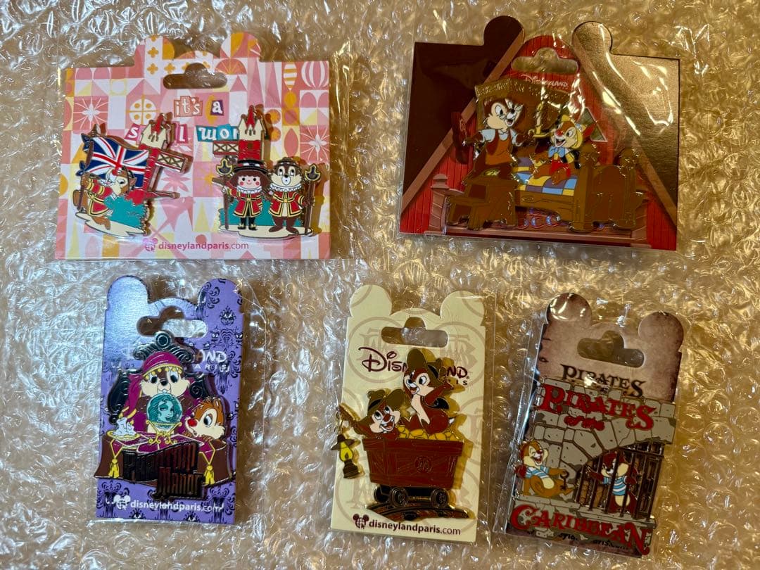 ディズニーランドパリ　チップとデール　ピンバッジ　5点セット チップとデール ピンバッジ 4個セット パリディズニー チップとデール