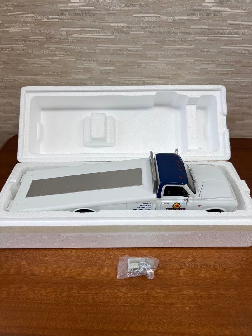 No227ミニカー1/18 CHEVROLET C-30 RAMP TRUCK