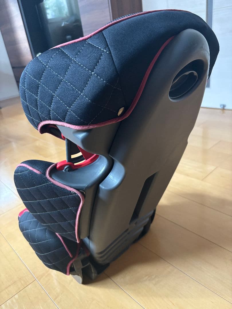 ｕ*♡様 LEXUS純正　ジュニアシート　ブラック/レッド
