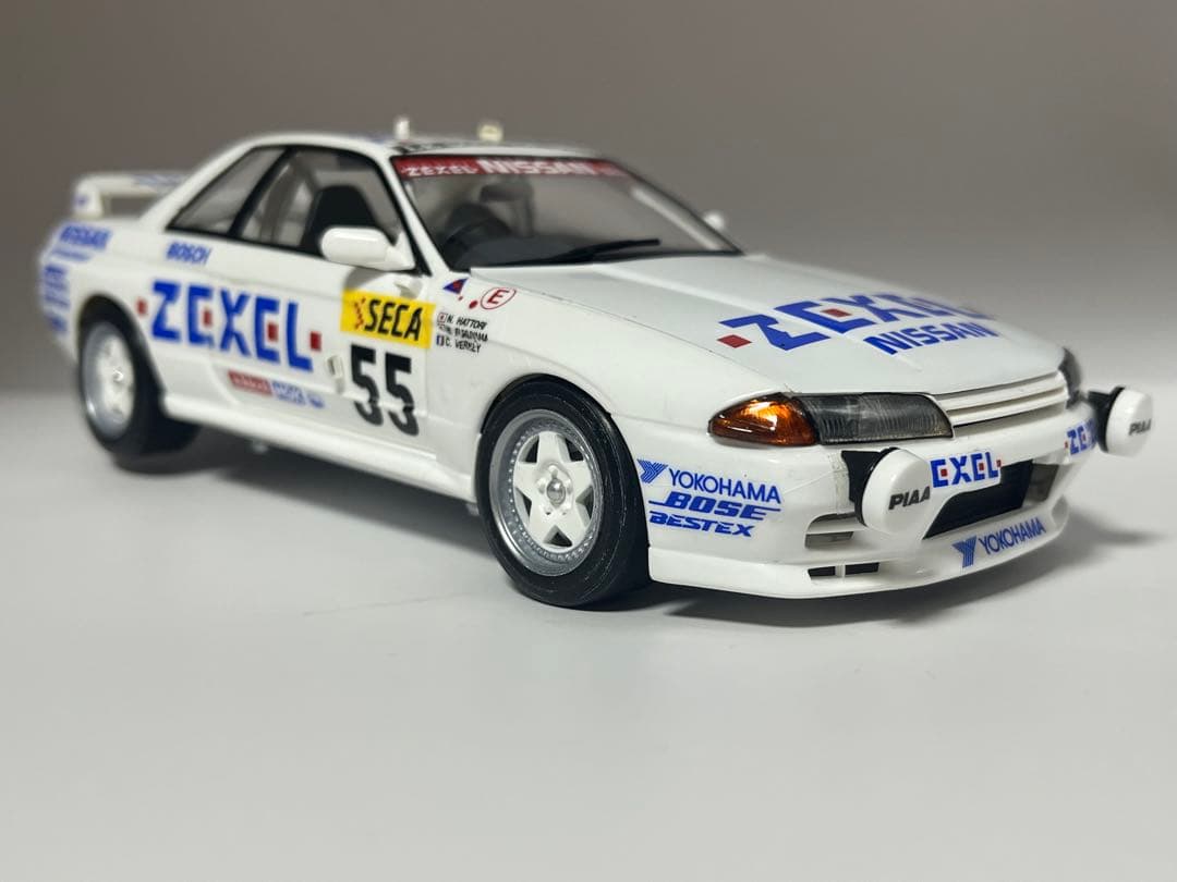 タミヤ1/24ゼクセルスカイラインGT-R Gr.Nプラモデル完成品