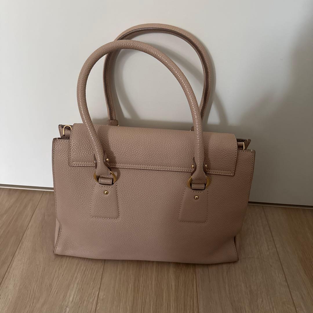 30万くらいするハンドバック。 ほほ未使用です。