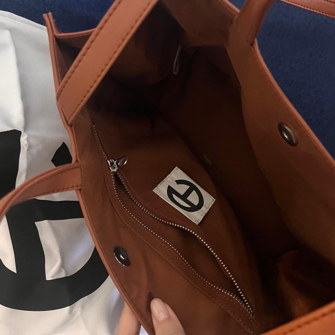 テルファー telfar ミディアム ショッピングバッグ タン