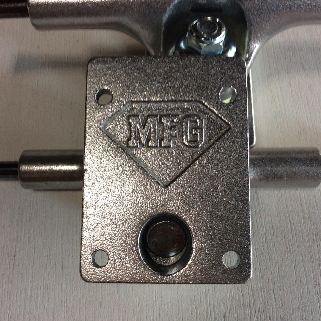 ACE TRUCKS 33 エーストラック スケボー