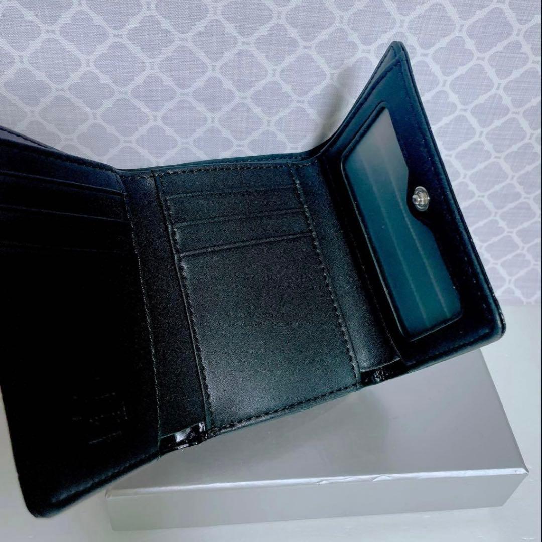 新作☆内側に素敵な柄】新品 ヴィヴィアン・ウエストウッド 三折り財布 黒