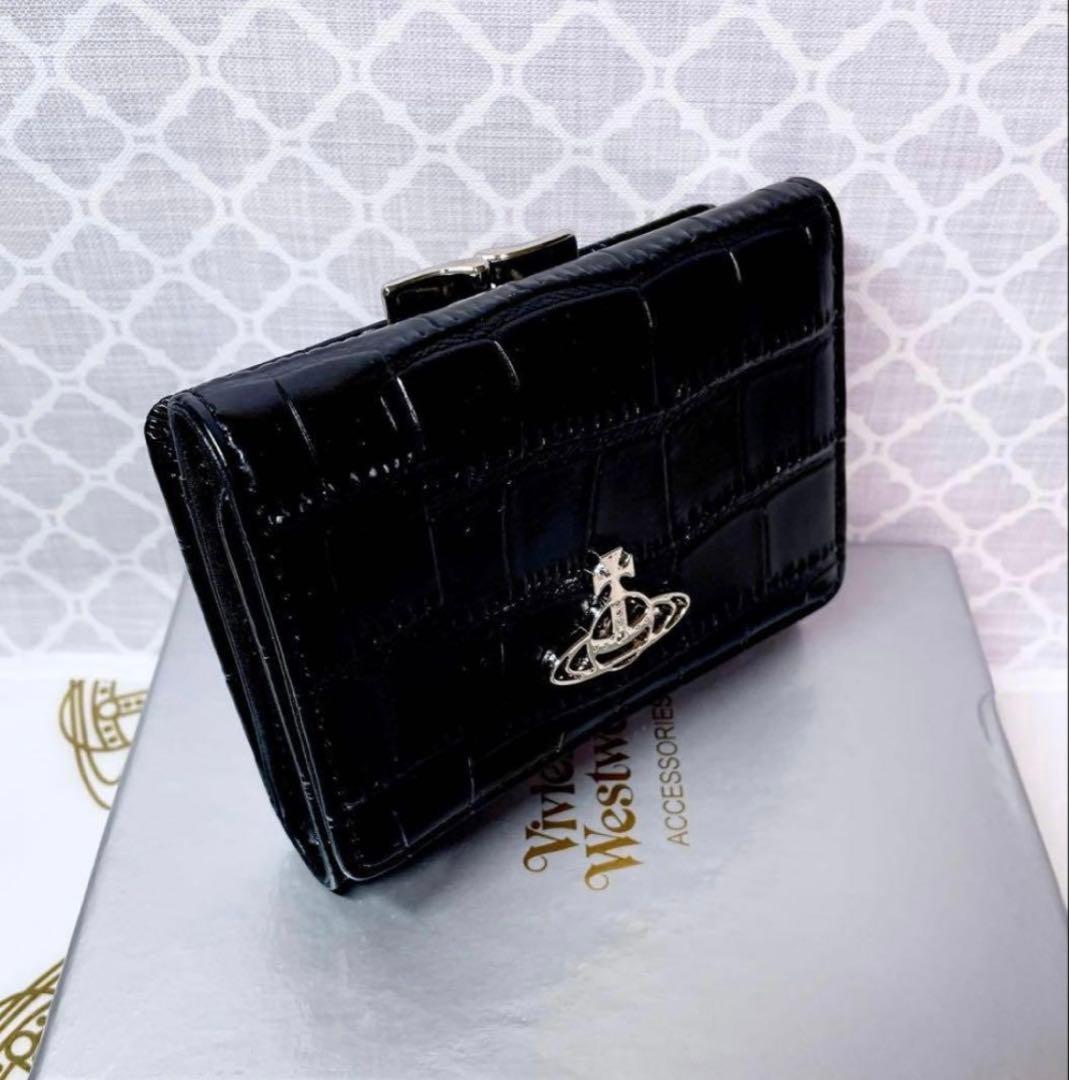 新作☆内側に素敵な柄】新品 ヴィヴィアン・ウエストウッド 三折り財布 黒