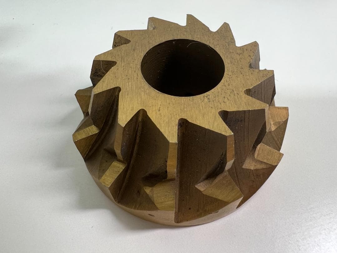 Ice Toolz のヘッドチューブリーミング & フェイシング ツール