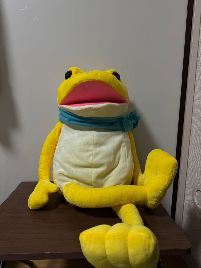 カエルのぬいぐるみ 大きめ スカーフ付き。4個のセットです。
