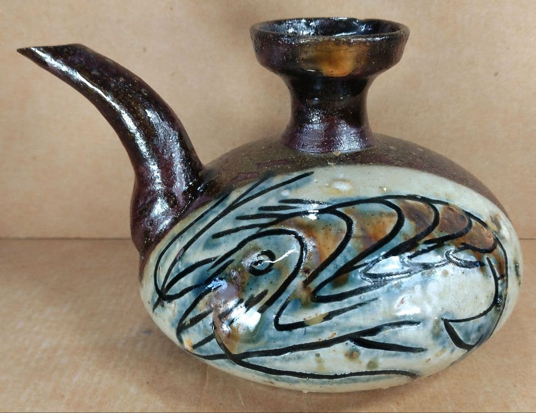 【本物保証】金城次郎 カラカラ(魚,海老文）本人直筆共箱 栞 人間国宝 壷屋焼