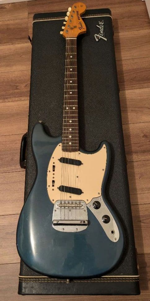 Fender Mustang エレキギター 　ムスタング＋ハードケース　ジャンク