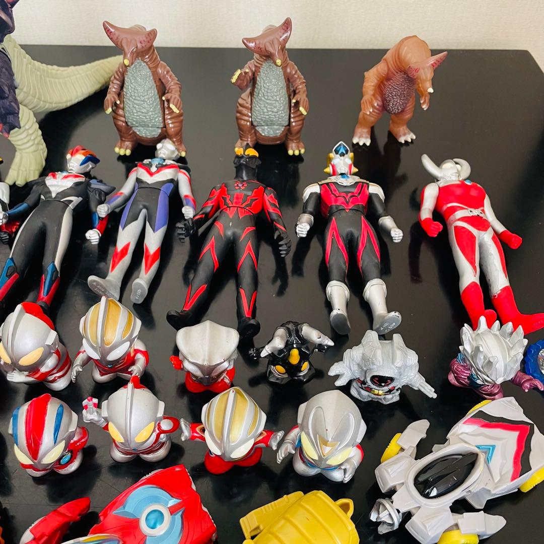 55個 ウルトラマン フィギュア 怪獣 シール ソフビ まとめ売り - メルカリ