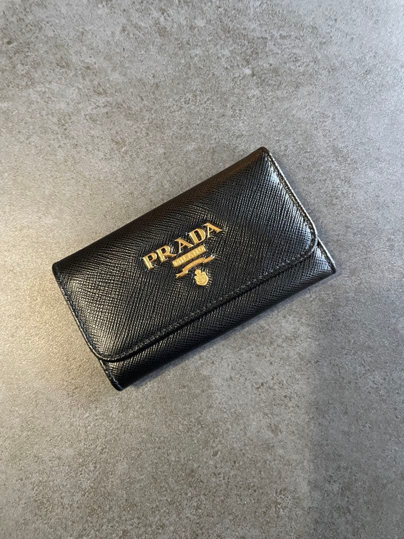 miiiiiiik 様専用 PRADA ブラック サフィアーノレザー キーケース