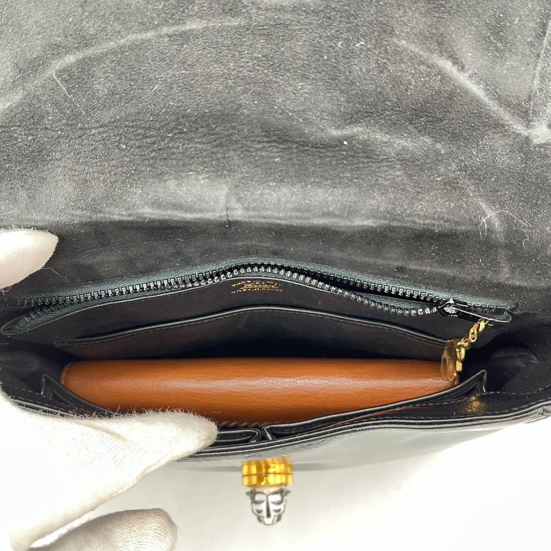 GUCCI ワンショルダーバッグ 肩掛け ゴールド金具 タイガー エナメル 黒