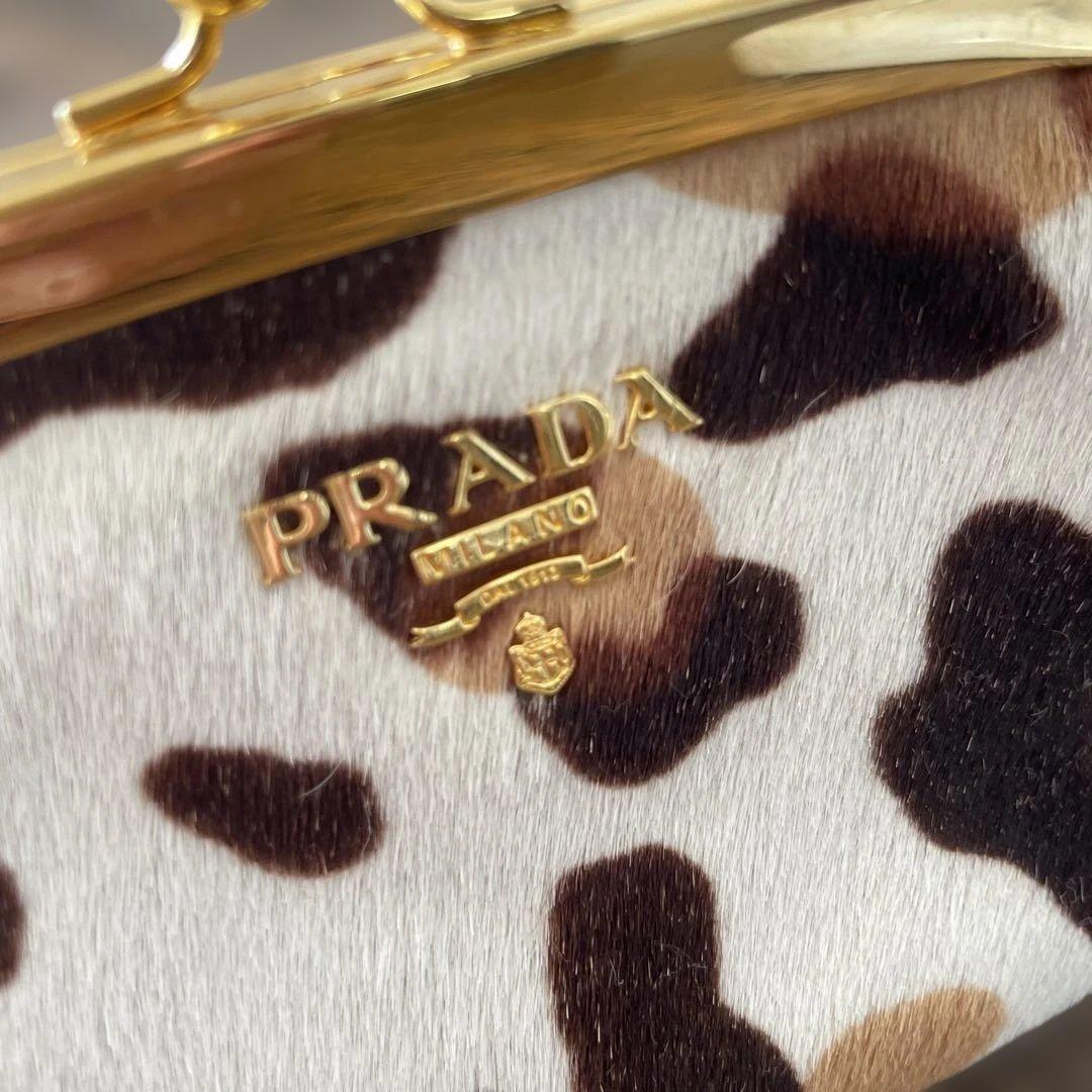 PRADA がま口ポーチ