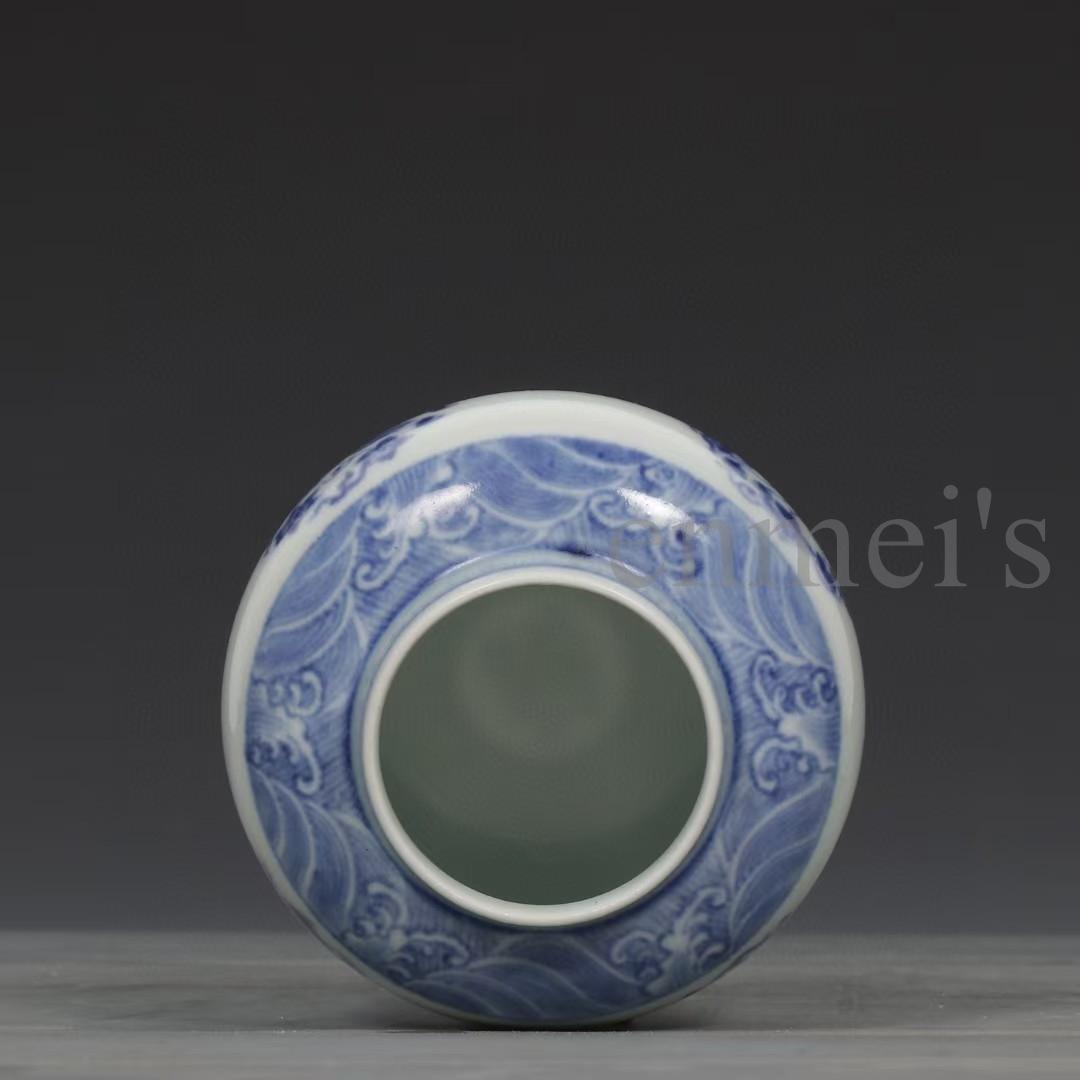 中国古美術・明成化年製款・青花磁団花紋蓋壺・木箱