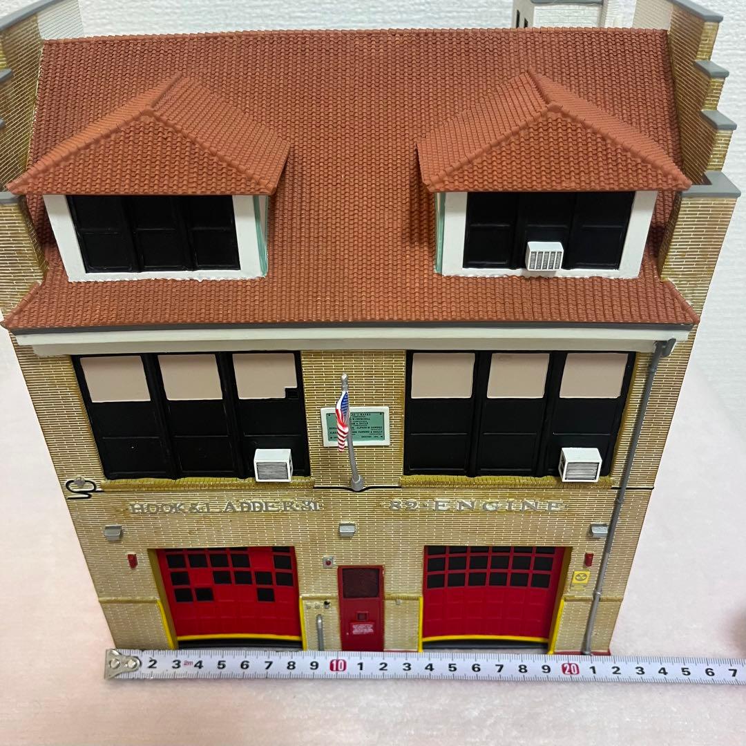 コード3 CODE 3 Firehouse 消防署 ジオラマ　完成品　1/64