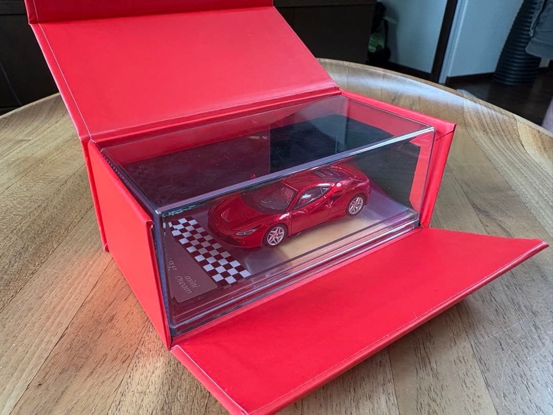 Ferrari F8 Tributo ミニカー 赤