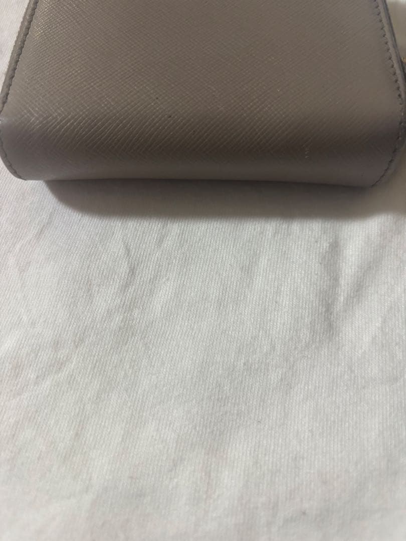 PRADA グレー 二つ折り財布 サフィアーノレザー
