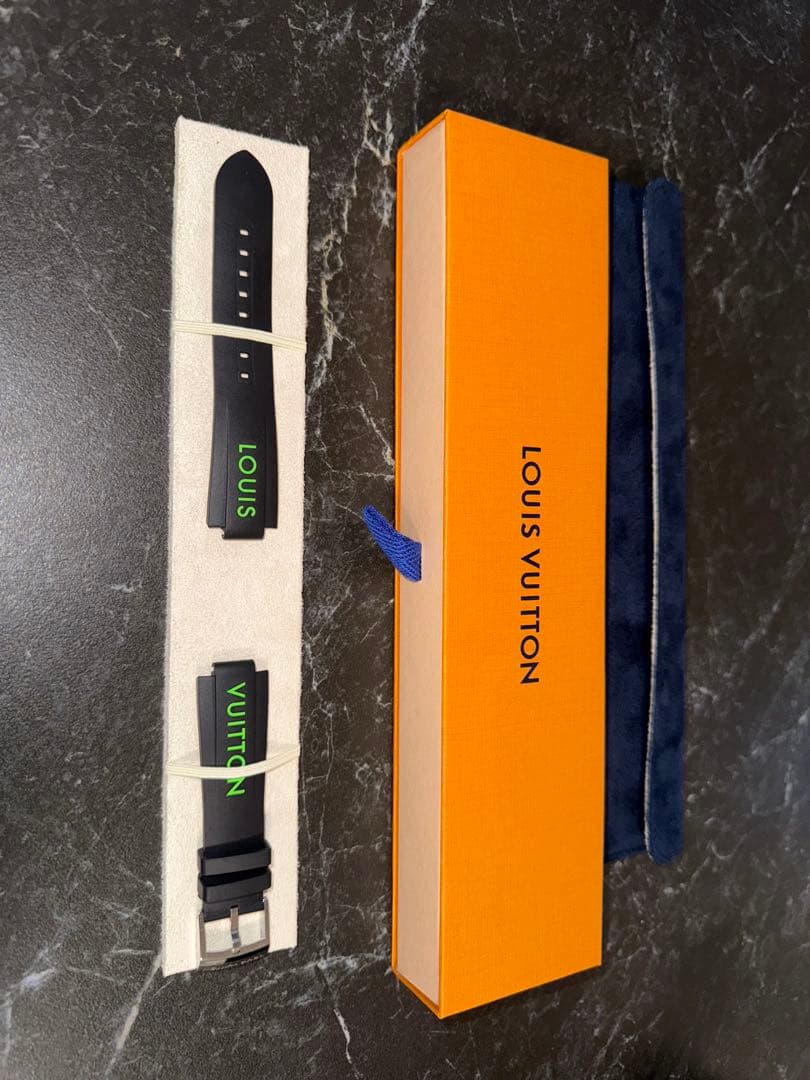 LOUIS VUITTON タンブールラバーベルト 時計