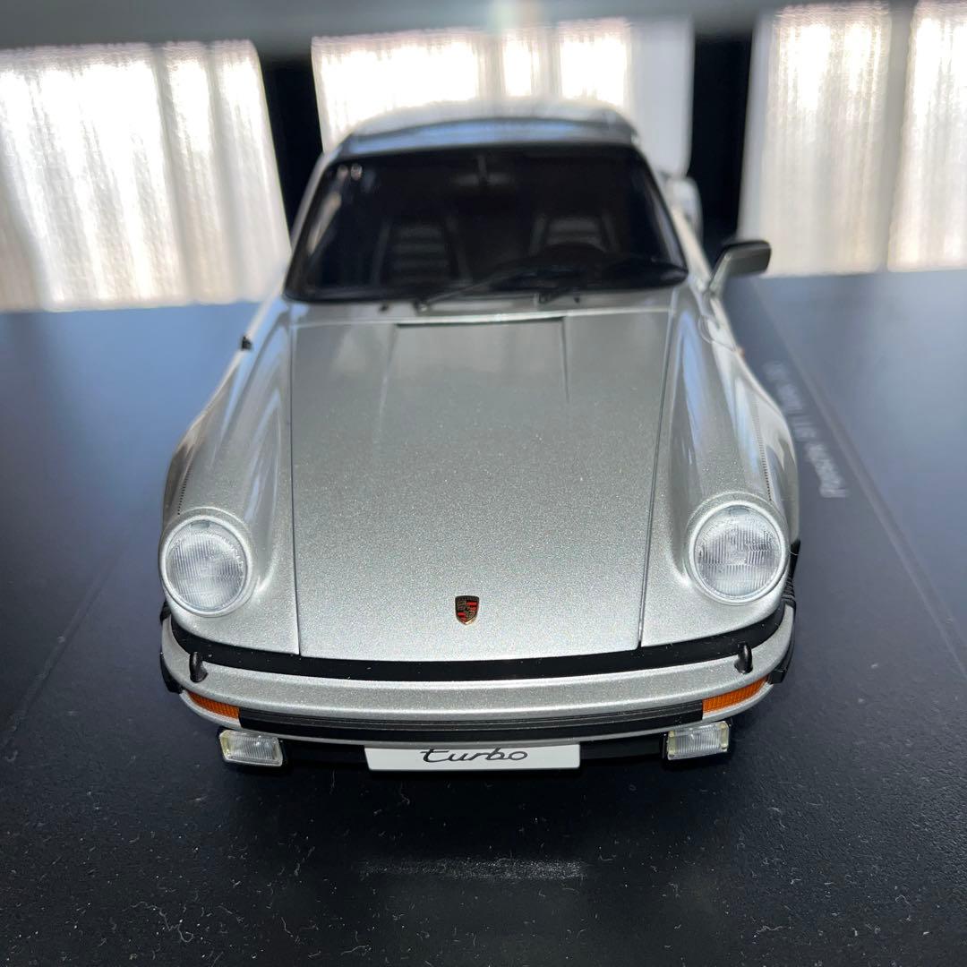 AUTOart 1/18 ポルシェ911ターボ （930）3.0シルバー